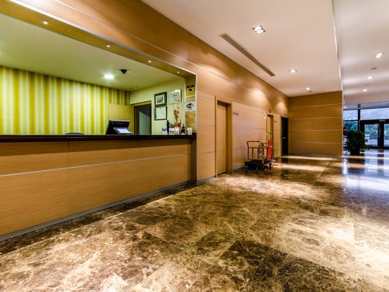 โรงแรมอัลกาลา พลาซา อัลกาลาเดเอนาเรส ภายนอก รูปภาพ